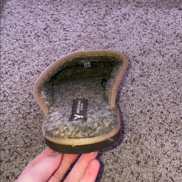 American Eagle Men’s Slippers - Picture 4 of 4